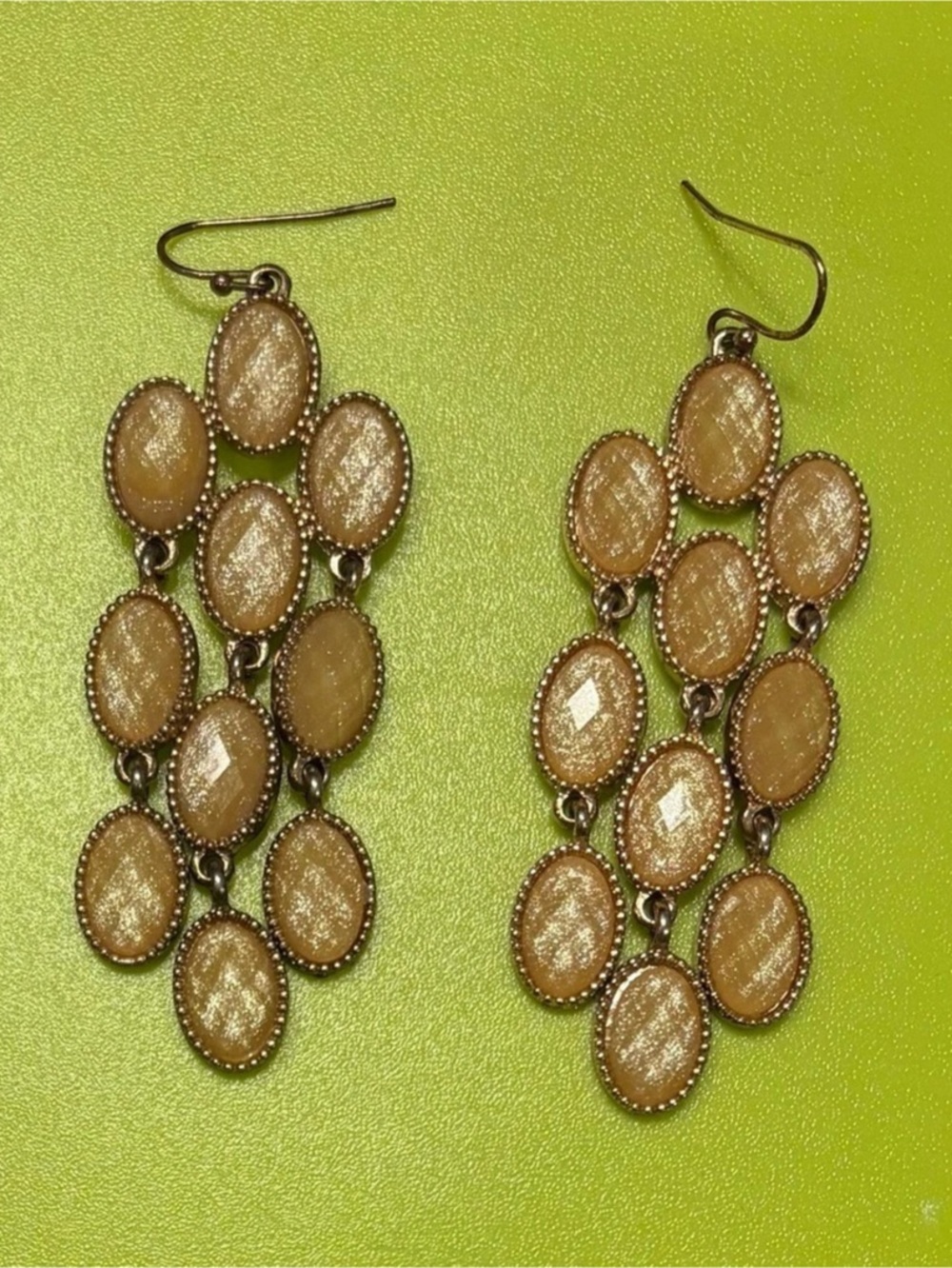 Dangle Earrings in Gold Like New